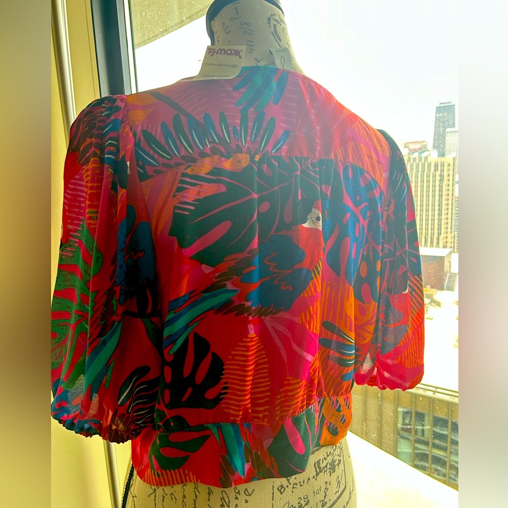 Crop top blouse tropical colors
